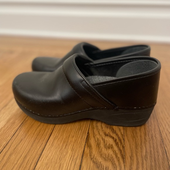 Black Dansko XP 2.0 Clogs - Picture 4 of 5